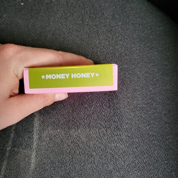 Supreme Frost by Jeffree Star in Money Honey - Picture 2 of 6